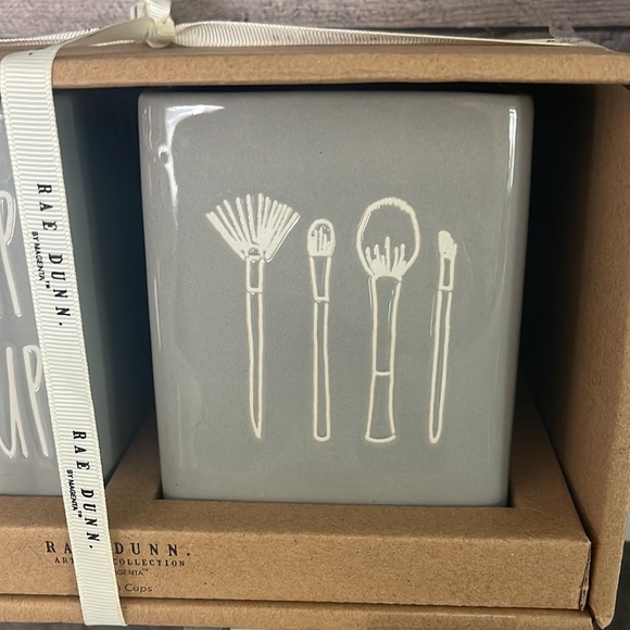 ❤️NEW!!!❤️ Rae Dunn Collection Set of Brush Cup.Gray color. - Picture 4 of 7